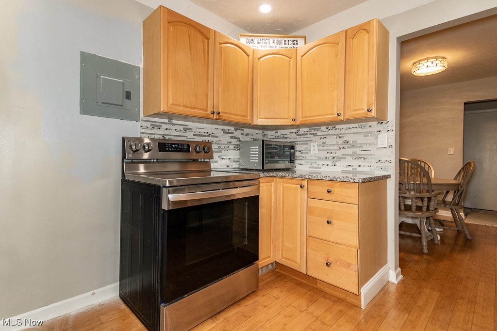 2103 Glouchester Drive Lyndhurst OH 44124