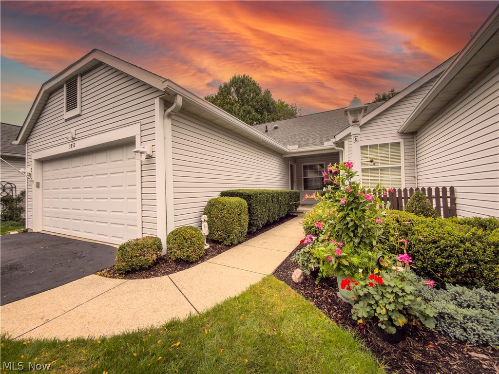 3852 Woodbury Oval Stow OH 44224