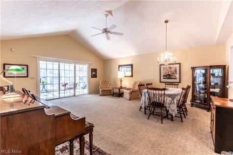 3852 Woodbury Oval Stow OH 44224