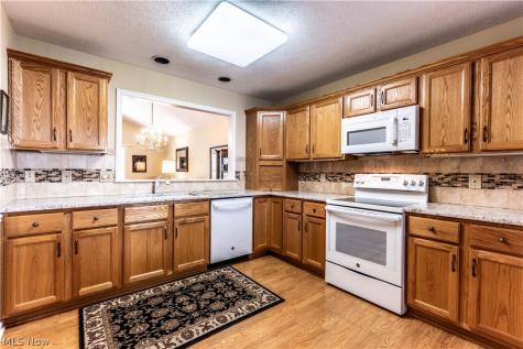 3852 Woodbury Oval Stow OH 44224
