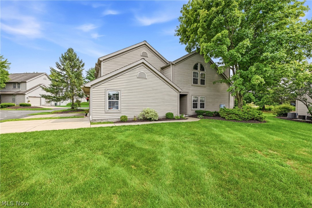 211 S Aspen Court Warren OH 44484