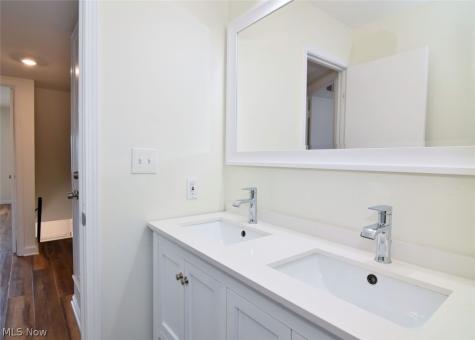 5700 York Drive Lyndhurst OH 44124