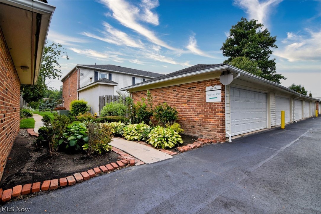 5700 York Drive Lyndhurst OH 44124
