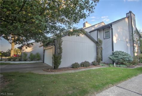 1418 Easthill Square NE Canton OH 44714