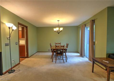 1418 Easthill Square NE Canton OH 44714