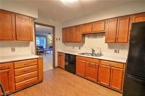 1418 Easthill Square NE Canton OH 44714