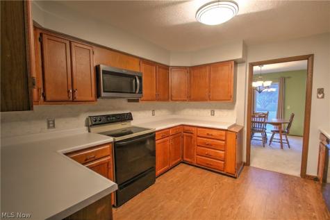 1418 Easthill Square NE Canton OH 44714