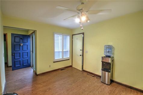 1418 Easthill Square NE Canton OH 44714