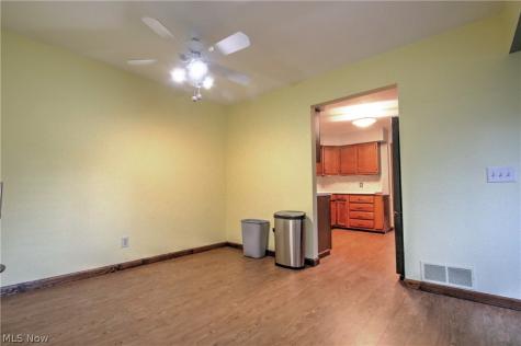 1418 Easthill Square NE Canton OH 44714