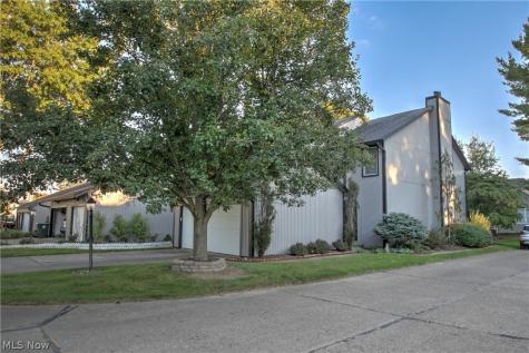 1418 Easthill Square NE Canton OH 44714