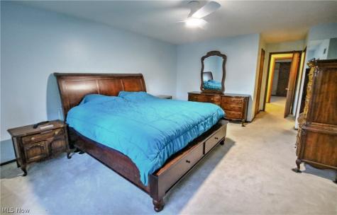 1418 Easthill Square NE Canton OH 44714