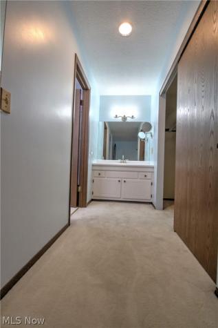 1418 Easthill Square NE Canton OH 44714