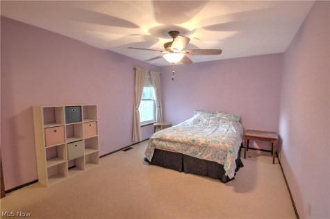 1418 Easthill Square NE Canton OH 44714