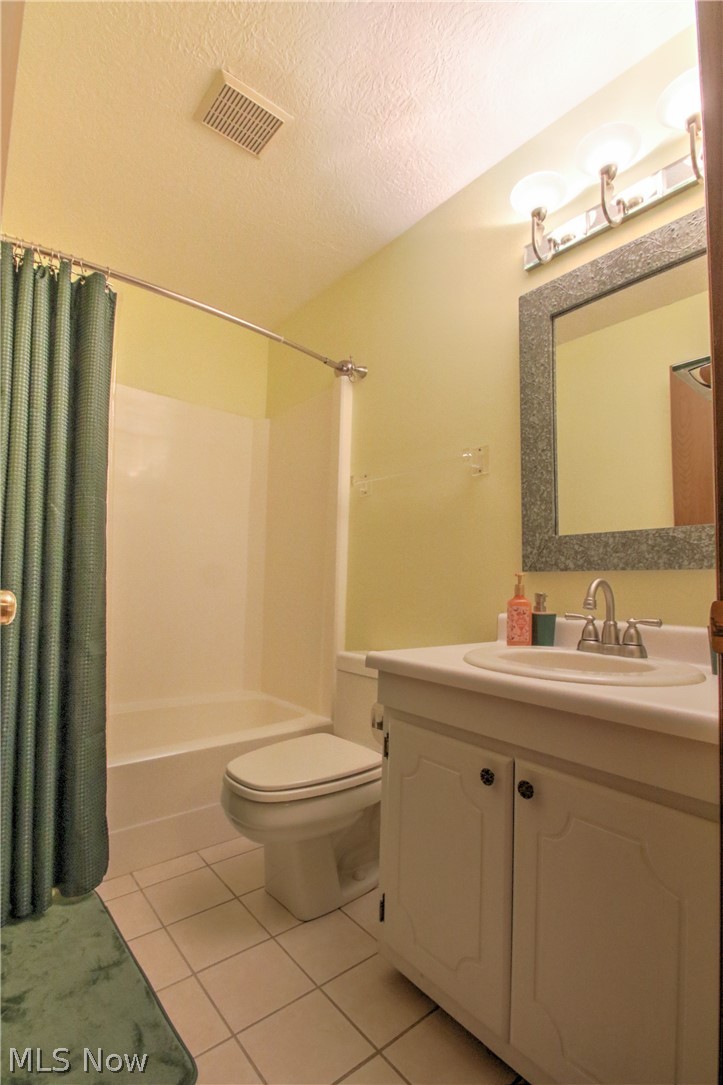1418 Easthill Square NE Canton OH 44714
