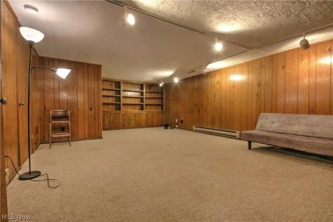 1418 Easthill Square NE Canton OH 44714