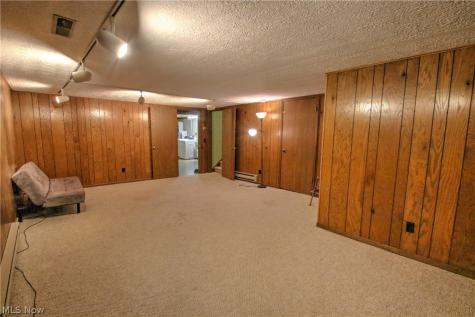 1418 Easthill Square NE Canton OH 44714