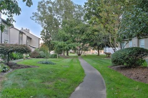 1418 Easthill Square NE Canton OH 44714