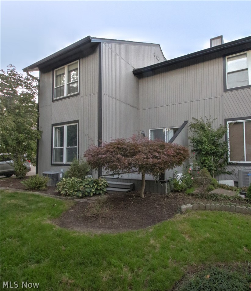 1418 Easthill Square NE Canton OH 44714
