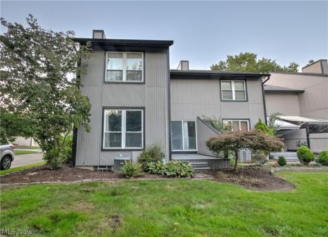 1418 Easthill Square NE Canton OH 44714