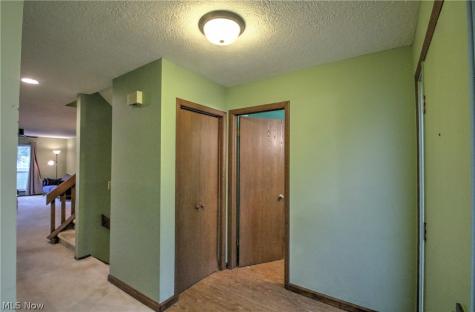 1418 Easthill Square NE Canton OH 44714