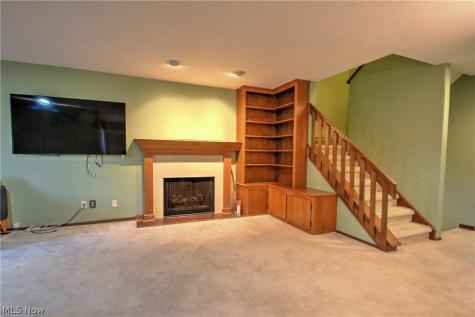 1418 Easthill Square NE Canton OH 44714