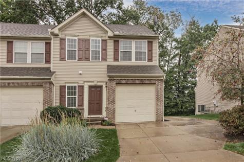 1344 Wellingshire Circle Cuyahoga Falls OH 44221