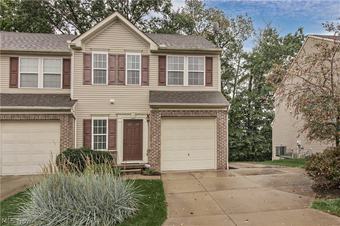 1344 Wellingshire Circle Cuyahoga Falls OH 44221