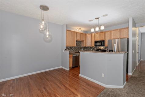 1344 Wellingshire Circle Cuyahoga Falls OH 44221