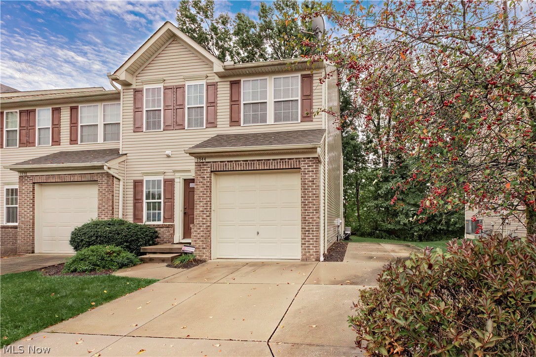 1344 Wellingshire Circle Cuyahoga Falls OH 44221