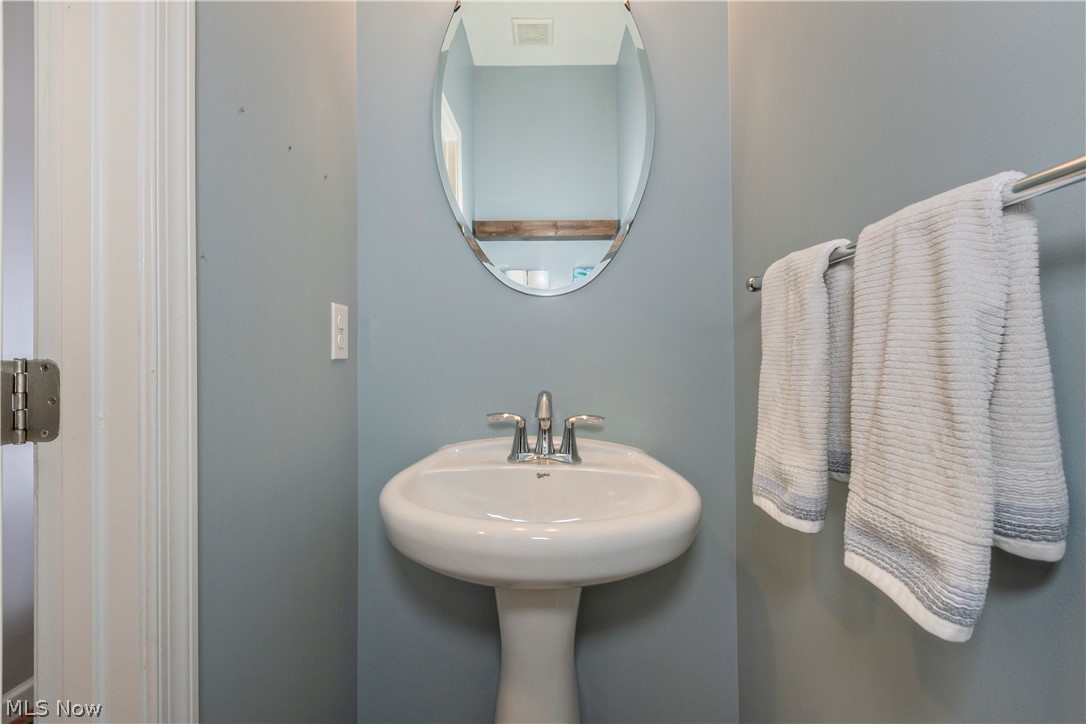 1344 Wellingshire Circle Cuyahoga Falls OH 44221
