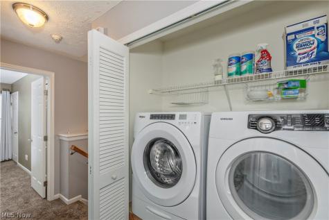 1344 Wellingshire Circle Cuyahoga Falls OH 44221