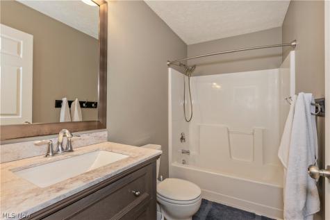 1344 Wellingshire Circle Cuyahoga Falls OH 44221