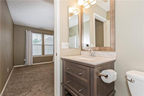 1344 Wellingshire Circle Cuyahoga Falls OH 44221