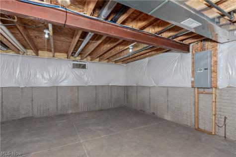 1344 Wellingshire Circle Cuyahoga Falls OH 44221