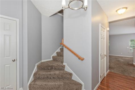 1344 Wellingshire Circle Cuyahoga Falls OH 44221