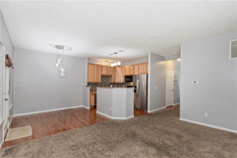 1344 Wellingshire Circle Cuyahoga Falls OH 44221