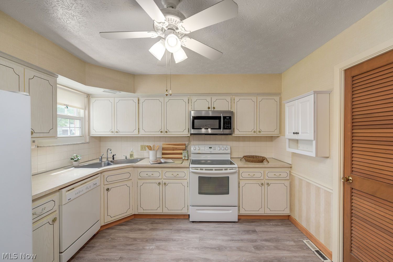 2847 Pease Drive Rocky River OH 44116