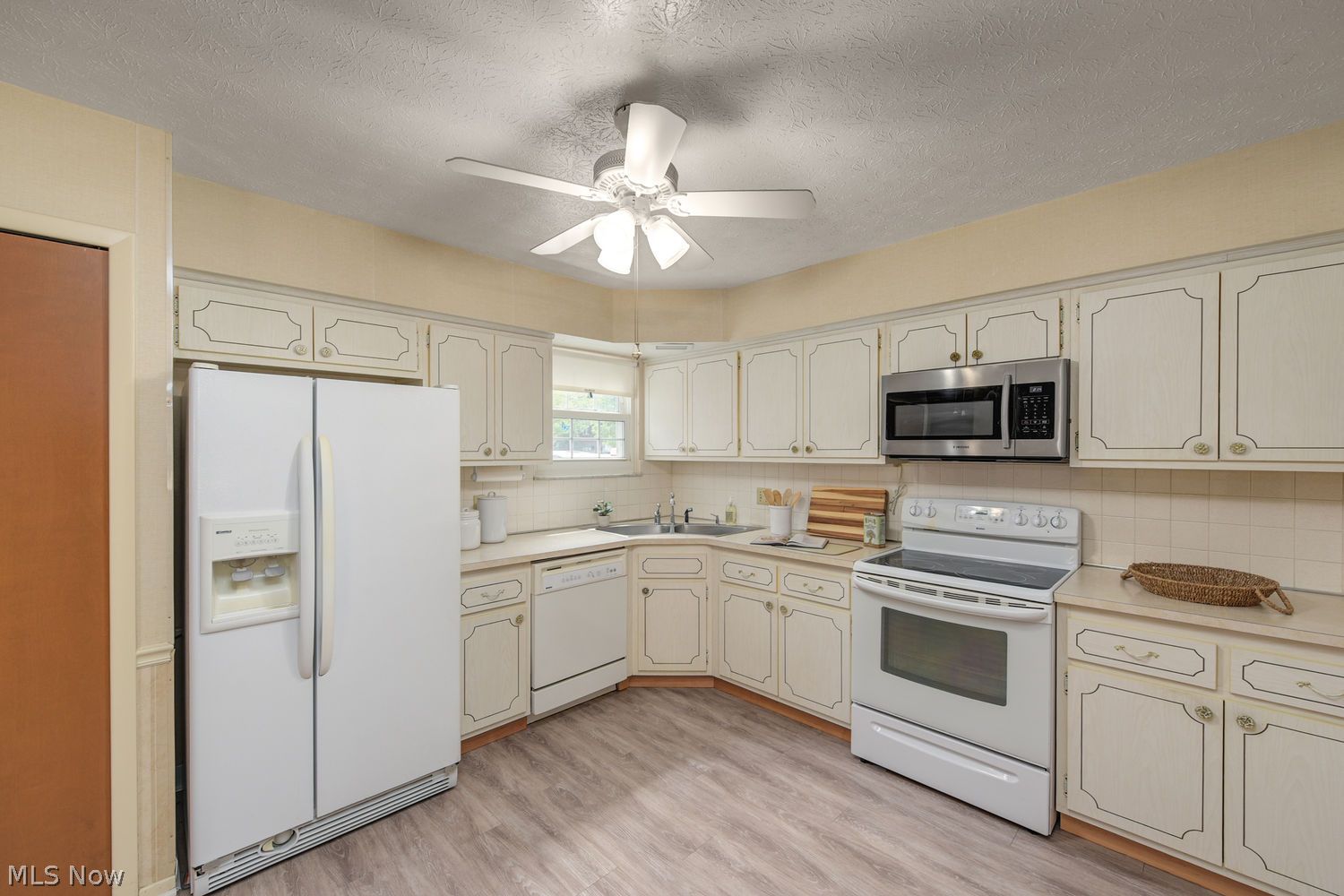 2847 Pease Drive Rocky River OH 44116