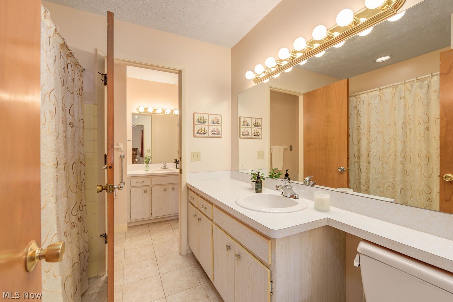2847 Pease Drive Rocky River OH 44116