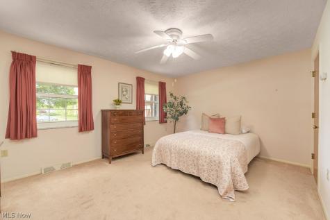 2847 Pease Drive Rocky River OH 44116