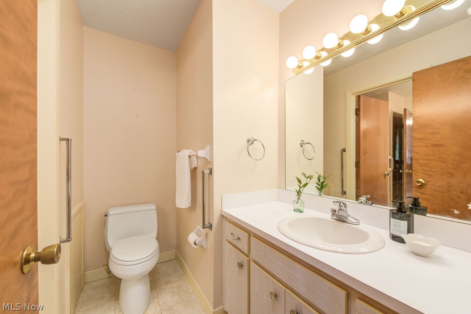 2847 Pease Drive Rocky River OH 44116