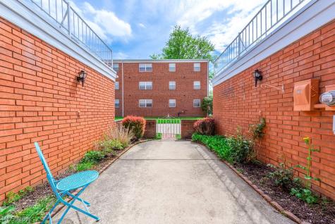 2847 Pease Drive Rocky River OH 44116