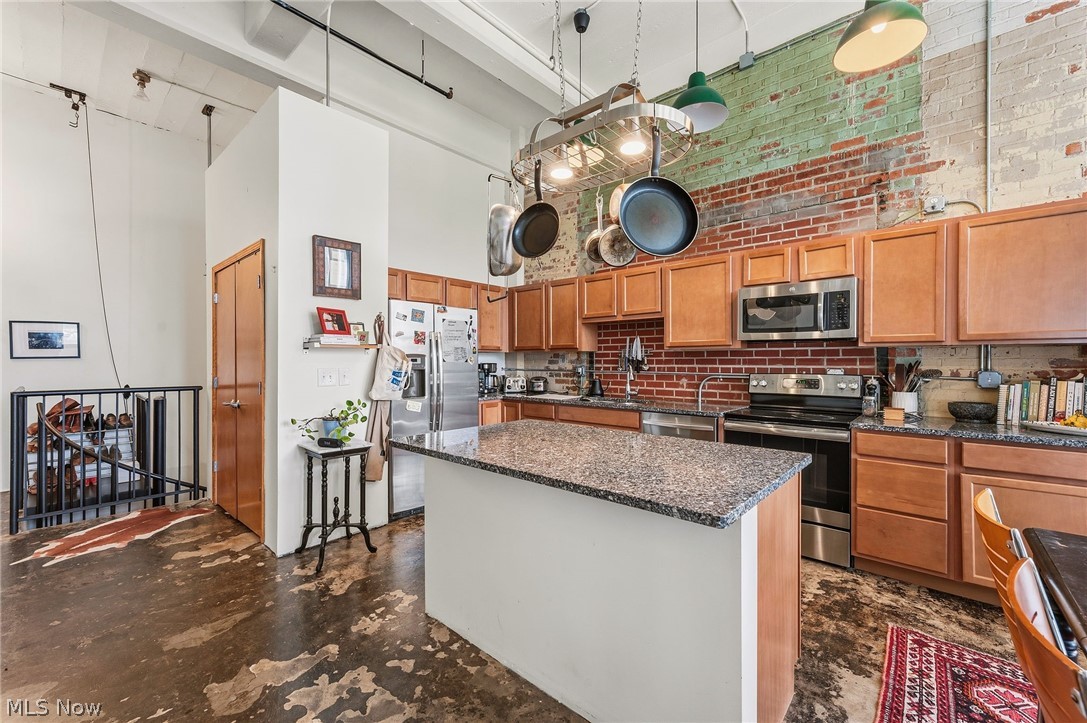 8205 Franklin Boulevard Cleveland OH 44102