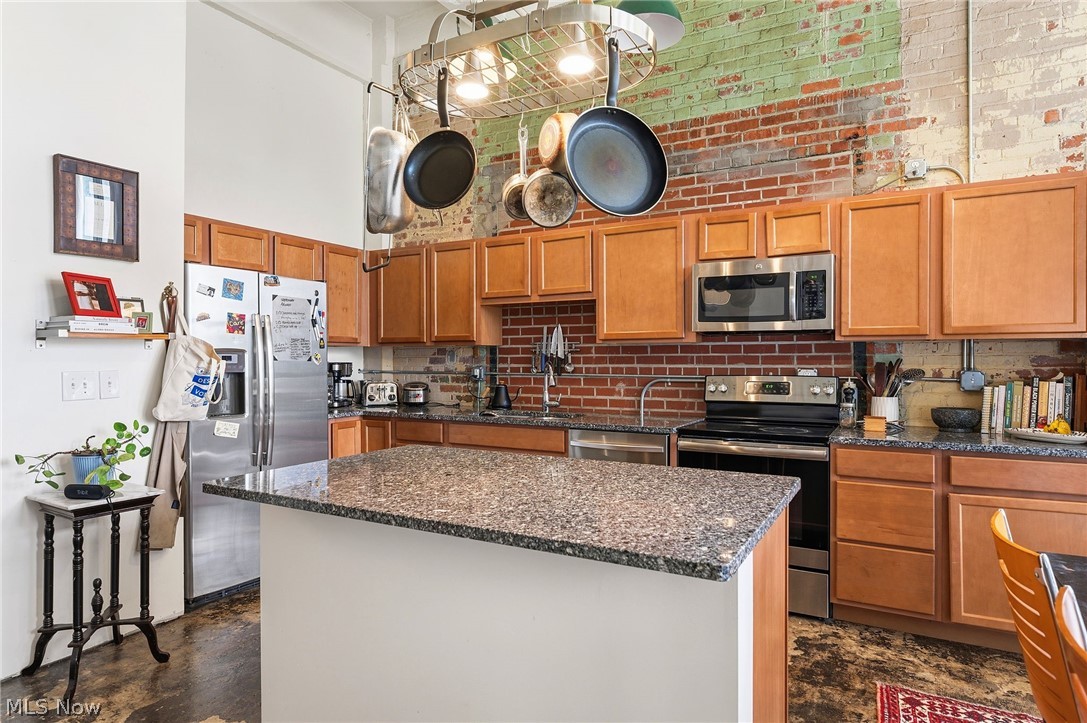 8205 Franklin Boulevard Cleveland OH 44102