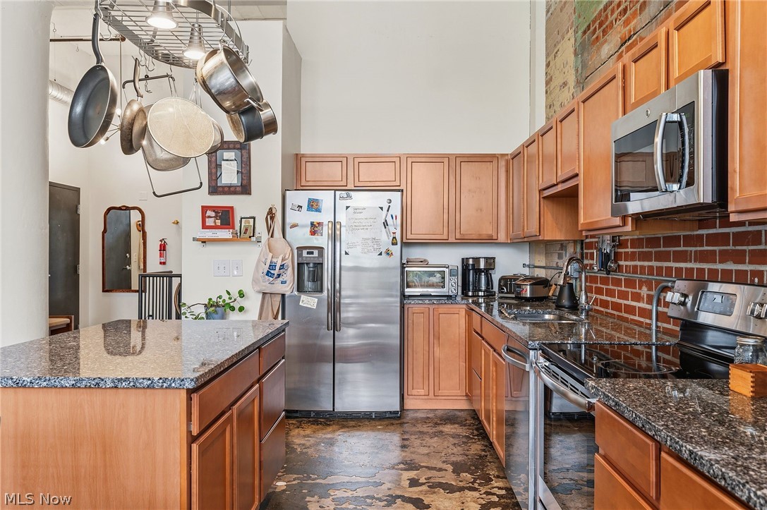 8205 Franklin Boulevard Cleveland OH 44102