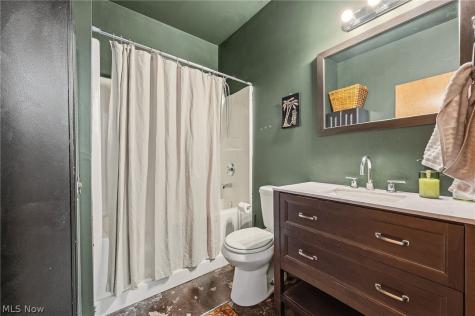 8205 Franklin Boulevard Cleveland OH 44102