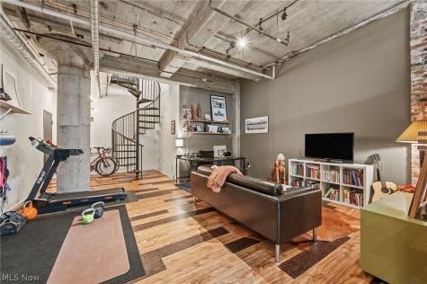 8205 Franklin Boulevard Cleveland OH 44102