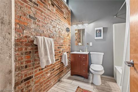 8205 Franklin Boulevard Cleveland OH 44102