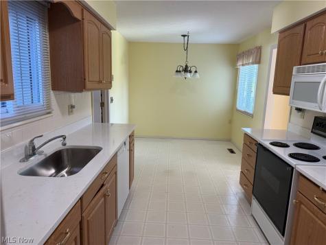 19281 Idlewood Trail Strongsville OH 44149