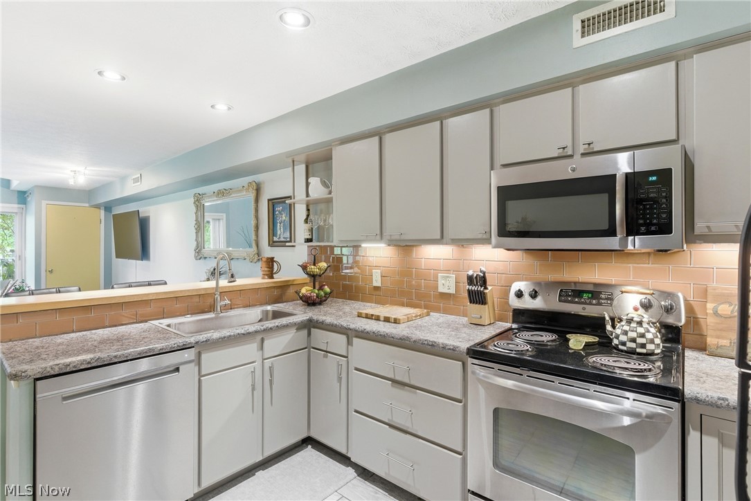 1900 Grove Court Cleveland OH 44113
